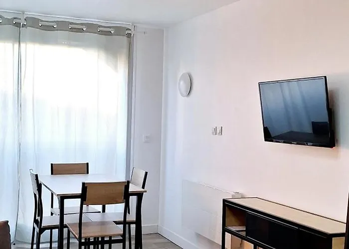 Studio Renove 200 M De La Plage Avec Parking Prive