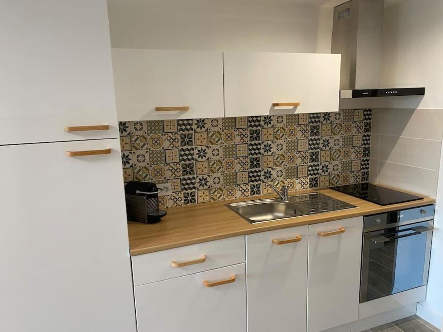 Appartement Renove 200 M De La Avec Parking Prive *