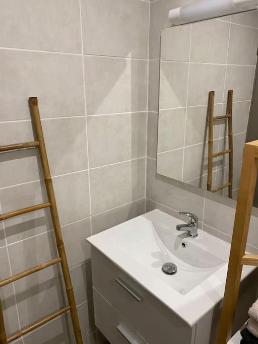 Appartement Renove 200 M De La Avec Parking Prive *